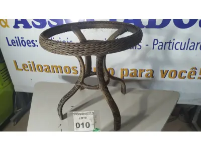 LOTE 010 - 01 MESA DE CANTO DE JARDIM. (NO ESTADO EM QUE SE ENCONTRA. SUJEITO A AVARIAS OCULTAS/VISÍVEIS.) BF8661K
