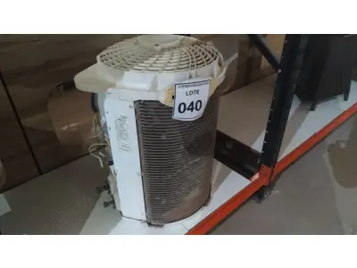 LOTE 040 - 01 CONDENSADOURA SPRINGER 12.000BTUS. (NO ESTADO EM QUE SE ENCONTRA. SUJEITO A AVARIAS OCULTAS/VISÍVEIS.)
