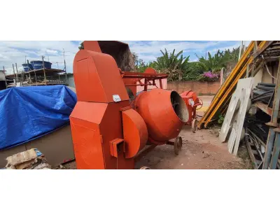 LOTE 333 - 01 BETONEIRA GRANDE DE 600 LITROS C/MOTOR . (NO ESTADO) ATENÇÃO! FAZER A VISITAÇÃO ANTES DE ARREMATAR, NÃO SABEMOS SE FUNCIONA, LEILÃO NÃO TEM GARANTIA E NEM DEVOLUÇÃO, SUJEITO A POSSÍVEIS AVARIAS VISÍVEIS/OCULTAS E/OU AUSÊNCIA DE COMPONENTES.