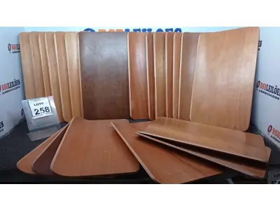LOTE 258 - 20 PEÇAS DE MADEIRA. (NO ESTADO) ATENÇÃO! FAZER A VISITAÇÃO ANTES DE ARREMATAR, NÃO SABEMOS SE FUNCIONA, LEILÃO NÃO TEM GARANTIA E NEM DEVOLUÇÃO, SUJEITO A POSSÍVEIS AVARIAS VISÍVEIS/OCULTAS E/OU AUSÊNCIA DE COMPONENTES.