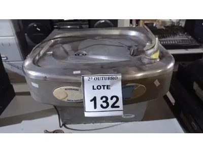 LOTE 132 - 01 BEBEDOURO DE PAREDE MARCA IBBL. (NO ESTADO) ATENÇÃO! FAZER A VISITAÇÃO ANTES DE ARREMATAR, NÃO SABEMOS SE FUNCIONA, LEILÃO NÃO TEM GARANTIA E NEM DEVOLUÇÃO, SUJEITO A POSSÍVEIS AVARIAS VISÍVEIS/OCULTAS E/OU AUSÊNCIA DE COMPONENTES.