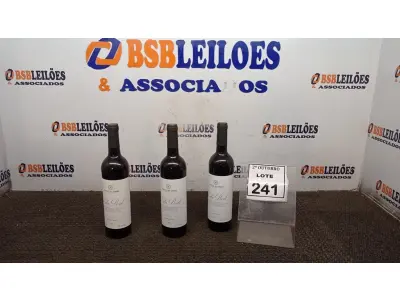 LOTE 241 - 03 GARRAFAS DE VINHO FINO TINTO SECO VALA REAL DE 750ML SAFRA 2019. (NO ESTADO) ATENÇÃO! FAZER A VISITAÇÃO ANTES DE ARREMATAR, NÃO SABEMOS SE FUNCIONA, LEILÃO NÃO TEM GARANTIA E NEM DEVOLUÇÃO, SUJEITO A POSSÍVEIS AVARIAS VISÍVEIS/OCULTAS E/OU AUSÊNCIA DE COMPONENTES.
