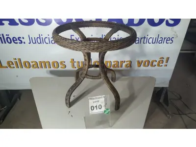 LOTE 010 - 01 MESA DE CANTO DE JARDIM. (NO ESTADO EM QUE SE ENCONTRA. SUJEITO A AVARIAS OCULTAS/VISÍVEIS.) BF8661K