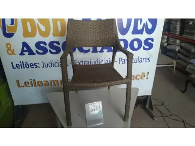 LOTE 014 - 01 CADEIRA DE JARDIM. (NO ESTADO EM QUE SE ENCONTRA. SUJEITO A AVARIAS OCULTAS/VISÍVEIS.) BH1532F