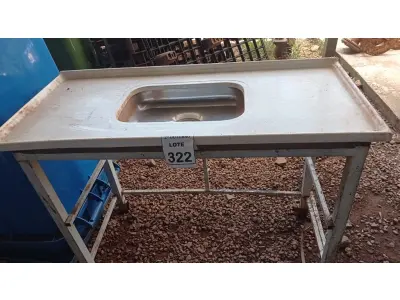 LOTE 322 - 01 PIA COM BASE DE FERRO. (NO ESTADO) ATENÇÃO! FAZER A VISITAÇÃO ANTES DE ARREMATAR, NÃO SABEMOS SE FUNCIONA, LEILÃO NÃO TEM GARANTIA E NEM DEVOLUÇÃO, SUJEITO A POSSÍVEIS AVARIAS VISÍVEIS/OCULTAS E/OU AUSÊNCIA DE COMPONENTES.