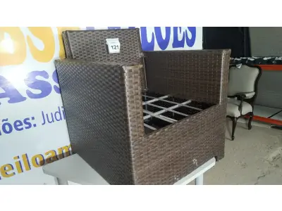 LOTE 121 - 01 POLTRONA DE JARDIM. (NO ESTADO EM QUE SE ENCONTRA. SUJEITO A AVARIAS OCULTAS/VISÍVEIS.) BH1653C