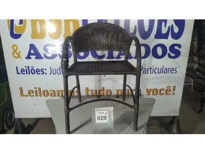 LOTE 029 - 01 CADEIRA DE JARDIM. (NO ESTADO EM QUE SE ENCONTRA. SUJEITO A AVARIAS OCULTAS/VISÍVEIS.) BF8488S