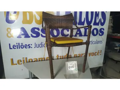 LOTE 019 - 01 CADEIRA DE JARDIM. (NO ESTADO EM QUE SE ENCONTRA. SUJEITO A AVARIAS OCULTAS/VISÍVEIS.)