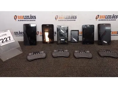 LOTE 227 - 01 GPS MULTILASER, 04 MINIS TECLADO SEM FIO E 05 TABLETS DE MARCAS E MODELOS DIVERSOS. (NO ESTADO) ATENÇÃO! FAZER A VISITAÇÃO ANTES DE ARREMATAR, NÃO SABEMOS SE FUNCIONA, LEILÃO NÃO TEM GARANTIA E NEM DEVOLUÇÃO, SUJEITO A POSSÍVEIS AVARIAS VISÍVEIS/OCULTAS E/OU AUSÊNCIA DE COMPONENTES.