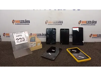 LOTE 223 - 05 TABLETS DE MARCAS E MODELOS DIVERSOS. (NO ESTADO) ATENÇÃO! FAZER A VISITAÇÃO ANTES DE ARREMATAR, NÃO SABEMOS SE FUNCIONA, LEILÃO NÃO TEM GARANTIA E NEM DEVOLUÇÃO, SUJEITO A POSSÍVEIS AVARIAS VISÍVEIS/OCULTAS E/OU AUSÊNCIA DE COMPONENTES.