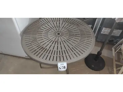 LOTE 088 - 01 MESA DE JARDIM. (NO ESTADO EM QUE SE ENCONTRA. SUJEITO A AVARIAS OCULTAS/VISÍVEIS.) BF8697V