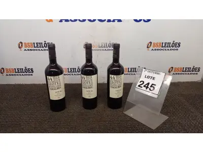LOTE 245 - 03 GARRAFAS DE VINHO TINTO SECO FINO MALBEC LOTE 44 DE 750ML SAFRA 2020. (NO ESTADO) ATENÇÃO! FAZER A VISITAÇÃO ANTES DE ARREMATAR, NÃO SABEMOS SE FUNCIONA, LEILÃO NÃO TEM GARANTIA E NEM DEVOLUÇÃO, SUJEITO A POSSÍVEIS AVARIAS VISÍVEIS/OCULTAS E/OU AUSÊNCIA DE COMPONENTES.