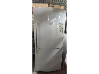 LOTE 063 - 01 GELADEIRA BRASTEMP SEM MOTOR. (NO ESTADO EM QUE SE ENCONTRA. SUJEITO A AVARIAS OCULTAS/VISÍVEIS.) BH1476V