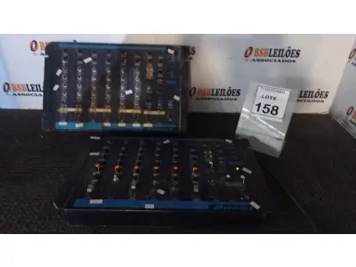 LOTE 158 - 02 MESAS DE SOM MARCA ONEAL. (NO ESTADO) ATENÇÃO! FAZER A VISITAÇÃO ANTES DE ARREMATAR, NÃO SABEMOS SE FUNCIONA, LEILÃO NÃO TEM GARANTIA E NEM DEVOLUÇÃO, SUJEITO A POSSÍVEIS AVARIAS VISÍVEIS/OCULTAS E/OU AUSÊNCIA DE COMPONENTES.