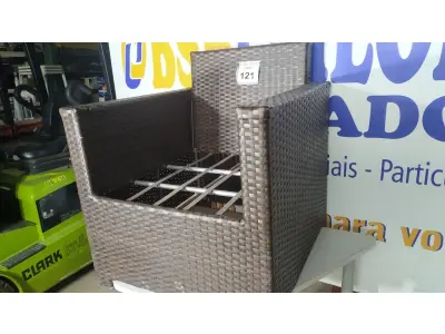 LOTE 121 - 01 POLTRONA DE JARDIM. (NO ESTADO EM QUE SE ENCONTRA. SUJEITO A AVARIAS OCULTAS/VISÍVEIS.) BH1653C