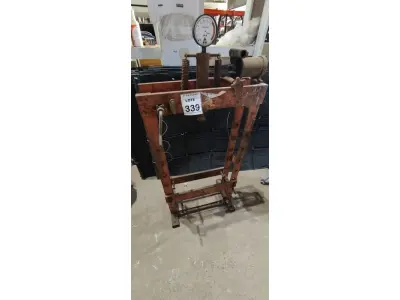 LOTE 339 - 01 PRENSA. (NO ESTADO) ATENÇÃO! FAZER A VISITAÇÃO ANTES DE ARREMATAR, NÃO SABEMOS SE FUNCIONA, LEILÃO NÃO TEM GARANTIA E NEM DEVOLUÇÃO, SUJEITO A POSSÍVEIS AVARIAS VISÍVEIS/OCULTAS E/OU AUSÊNCIA DE COMPONENTES.