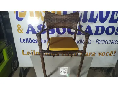 LOTE 019 - 01 CADEIRA DE JARDIM. (NO ESTADO EM QUE SE ENCONTRA. SUJEITO A AVARIAS OCULTAS/VISÍVEIS.)