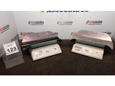 LOTE 123 - 02 BALANÇAS PEDIÁTRICAS. (NO ESTADO) ATENÇÃO! FAZER A VISITAÇÃO ANTES DE ARREMATAR, NÃO SABEMOS SE FUNCIONA, LEILÃO NÃO TEM GARANTIA E NEM DEVOLUÇÃO, SUJEITO A POSSÍVEIS AVARIAS VISÍVEIS/OCULTAS E/OU AUSÊNCIA DE COMPONENTES.