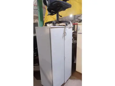 LOTE 233 - 01 ARMÁRIO DE MADEIRA COM PORTAS DE FERRO DE 1,53X0,81X0,48 CM E 01 CADEIRA COM RODINHAS. (NO ESTADO) ATENÇÃO! FAZER A VISITAÇÃO ANTES DE ARREMATAR, NÃO SABEMOS SE FUNCIONA, LEILÃO NÃO TEM GARANTIA E NEM DEVOLUÇÃO, SUJEITO A POSSÍVEIS AVARIAS VISÍVEIS/OCULTAS E/OU AUSÊNCIA DE COMPONENTES.