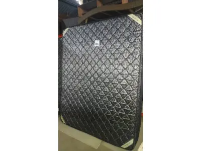 LOTE 125 - 01 COLCHÃO CASAL COM BASE 1,98CM X 1,58CM. (NO ESTADO EM QUE SE ENCONTRA. SUJEITO A AVARIAS OCULTAS/VISÍVEIS.) AU2181W