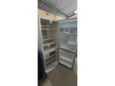 LOTE 065 - 01 GELADEIRA BRASTEMP INVERSE FROST FREE 220VOLTS. (NO ESTADO EM QUE SE ENCONTRA. SUJEITO A AVARIAS OCULTAS/VISÍVEIS.) AV9814V