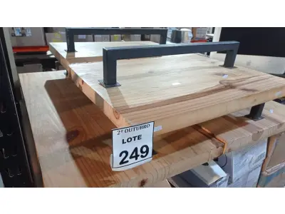 LOTE 249 - 02 TÁBUAS DE MADEIRA COM FERRO FIXO DE APROXIMADAMENTE 0,97X050 E 02 TÁBUAS DE MADEIRA COM FERRO FIXO DE APROXIMADAMENTE 0,66X0,50. (NO ESTADO) ATENÇÃO! FAZER A VISITAÇÃO ANTES DE ARREMATAR, NÃO SABEMOS SE FUNCIONA, LEILÃO NÃO TEM GARANTIA E NEM DEVOLUÇÃO, SUJEITO A POSSÍVEIS AVARIAS VISÍVEIS/OCULTAS E/OU AUSÊNCIA DE COMPONENTES.