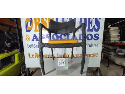 LOTE 047 - 01 CADEIRA DE JARDIM. (NO ESTADO EM QUE SE ENCONTRA. SUJEITO A AVARIAS OCULTAS/VISÍVEIS.) BH1679X