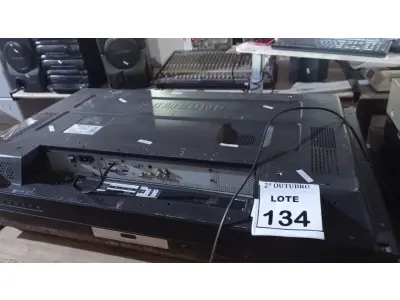 LOTE 134 - 02 TELÕES DE PROPAGANDA LCD 40’’ MARCA SANSUNG. (NO ESTADO) ATENÇÃO! FAZER A VISITAÇÃO ANTES DE ARREMATAR, NÃO SABEMOS SE FUNCIONA, LEILÃO NÃO TEM GARANTIA E NEM DEVOLUÇÃO, SUJEITO A POSSÍVEIS AVARIAS VISÍVEIS/OCULTAS E/OU AUSÊNCIA DE COMPONENTES.