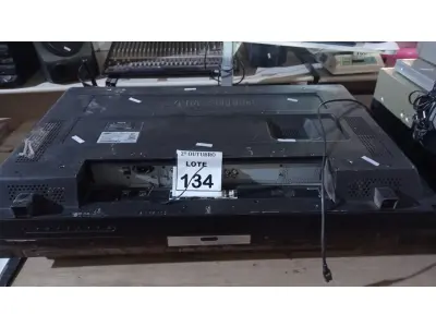 LOTE 134 - 02 TELÕES DE PROPAGANDA LCD 40’’ MARCA SANSUNG. (NO ESTADO) ATENÇÃO! FAZER A VISITAÇÃO ANTES DE ARREMATAR, NÃO SABEMOS SE FUNCIONA, LEILÃO NÃO TEM GARANTIA E NEM DEVOLUÇÃO, SUJEITO A POSSÍVEIS AVARIAS VISÍVEIS/OCULTAS E/OU AUSÊNCIA DE COMPONENTES.