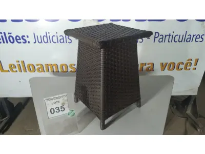 LOTE 035 - 01 MESA DE CANTO. (NO ESTADO EM QUE SE ENCONTRA. SUJEITO A AVARIAS OCULTAS/VISÍVEIS.) BJ7389K