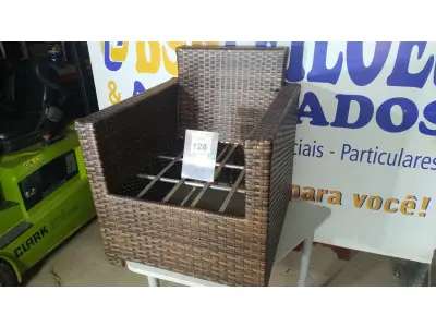 LOTE 128 - 01 POLTRONA DE JARDIM. (NO ESTADO EM QUE SE ENCONTRA. SUJEITO A AVARIAS OCULTAS/VISÍVEIS.) BH1569G