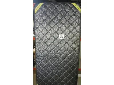 LOTE 130 - 01 COLCHÃO SOLTEIRO COM BASE 1,88CM X 0,88CM. (NO ESTADO EM QUE SE ENCONTRA. SUJEITO A AVARIAS OCULTAS/VISÍVEIS.) BJ7219X