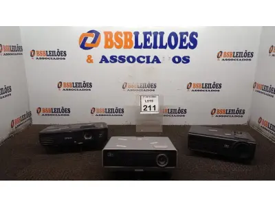 LOTE 211 - 03 PROJETORES DE MARCAS E MODELOS DIVERSOS. (NO ESTADO) ATENÇÃO! FAZER A VISITAÇÃO ANTES DE ARREMATAR, NÃO SABEMOS SE FUNCIONA, LEILÃO NÃO TEM GARANTIA E NEM DEVOLUÇÃO, SUJEITO A POSSÍVEIS AVARIAS VISÍVEIS/OCULTAS E/OU AUSÊNCIA DE COMPONENTES.