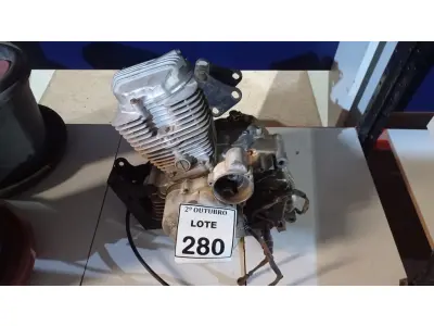 LOTE 280 - 01 MOTOR DE MOTO DAFRA. (NO ESTADO) ATENÇÃO! FAZER A VISITAÇÃO ANTES DE ARREMATAR, NÃO SABEMOS SE FUNCIONA, LEILÃO NÃO TEM GARANTIA E NEM DEVOLUÇÃO, SUJEITO A POSSÍVEIS AVARIAS VISÍVEIS/OCULTAS E/OU AUSÊNCIA DE COMPONENTES.