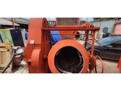 LOTE 333 - 01 BETONEIRA GRANDE DE 600 LITROS C/MOTOR . (NO ESTADO) ATENÇÃO! FAZER A VISITAÇÃO ANTES DE ARREMATAR, NÃO SABEMOS SE FUNCIONA, LEILÃO NÃO TEM GARANTIA E NEM DEVOLUÇÃO, SUJEITO A POSSÍVEIS AVARIAS VISÍVEIS/OCULTAS E/OU AUSÊNCIA DE COMPONENTES.