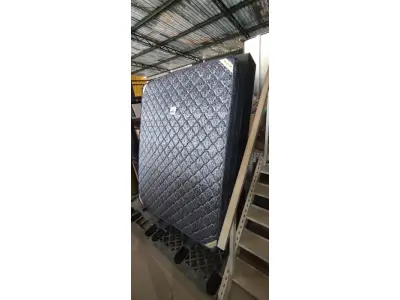 LOTE 095 - 01 COLCHÃO DE CASAL COM BASE 1,98CM X 1,58CM. AU1901N