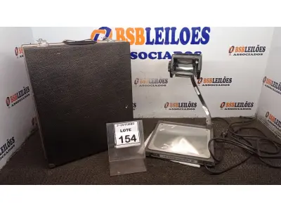 LOTE 154 - 01 RETROPROJETOR PORTÁTIL COM CASE. (NO ESTADO) ATENÇÃO! FAZER A VISITAÇÃO ANTES DE ARREMATAR, NÃO SABEMOS SE FUNCIONA, LEILÃO NÃO TEM GARANTIA E NEM DEVOLUÇÃO, SUJEITO A POSSÍVEIS AVARIAS VISÍVEIS/OCULTAS E/OU AUSÊNCIA DE COMPONENTES.