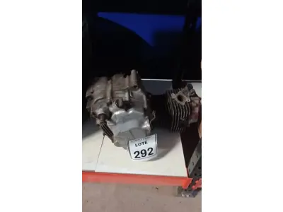 LOTE 292 - 01 MOTOR DE MOTO HONDA. (NO ESTADO) ATENÇÃO! FAZER A VISITAÇÃO ANTES DE ARREMATAR, NÃO SABEMOS SE FUNCIONA, LEILÃO NÃO TEM GARANTIA E NEM DEVOLUÇÃO, SUJEITO A POSSÍVEIS AVARIAS VISÍVEIS/OCULTAS E/OU AUSÊNCIA DE COMPONENTES.