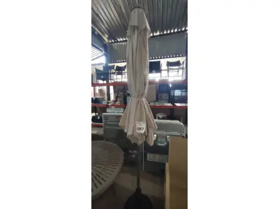 LOTE 087 - 01 GUARDA SOLCOM BASE. (NO ESTADO EM QUE SE ENCONTRA. SUJEITO A AVARIAS OCULTAS/VISÍVEIS.) BH1601S