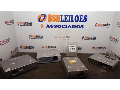 LOTE 156 - 04 PROJETORES DE MARCAS E MODELOS DIVERSOS. (NO ESTADO) ATENÇÃO! FAZER A VISITAÇÃO ANTES DE ARREMATAR, NÃO SABEMOS SE FUNCIONA, LEILÃO NÃO TEM GARANTIA E NEM DEVOLUÇÃO, SUJEITO A POSSÍVEIS AVARIAS VISÍVEIS/OCULTAS E/OU AUSÊNCIA DE COMPONENTES.