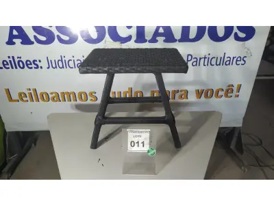 LOTE 011 - 01 MESA DE CANTO. (NO ESTADO EM QUE SE ENCONTRA. SUJEITO A AVARIAS OCULTAS/VISÍVEIS.) BH1680C