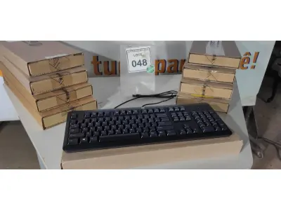 LOTE 048 - 10 TECLADOS DE COMPUTADOR. (NO ESTADO EM QUE SE ENCONTRA. SUJEITO A AVARIAS OCULTAS/VISÍVEIS.)