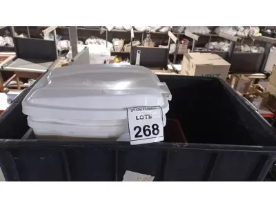 LOTE 268 - 01 BÁU DE PLÁSTICO DE APROXIMADAMENTE 0,86X0,56X0,0,46 CM, 01 CAIXA DE PLÁSTICO E 02 LIXEIRAS. (NO ESTADO) ATENÇÃO! FAZER A VISITAÇÃO ANTES DE ARREMATAR, NÃO SABEMOS SE FUNCIONA, LEILÃO NÃO TEM GARANTIA E NEM DEVOLUÇÃO, SUJEITO A POSSÍVEIS AVARIAS VISÍVEIS/OCULTAS E/OU AUSÊNCIA DE COMPONENTES.