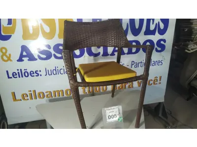 LOTE 005 - 01 CADEIRA DE JARDIM . (NO ESTADO EM QUE SE ENCONTRA. SUJEITO A AVARIAS OCULTAS/VISÍVEIS.) BH1587U