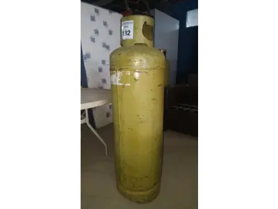 LOTE 132 - 01 BOTIJÃO DE GÁS VAZIO P45. (NO ESTADO EM QUE SE ENCONTRA. SUJEITO A AVARIAS OCULTAS/VISÍVEIS.)
