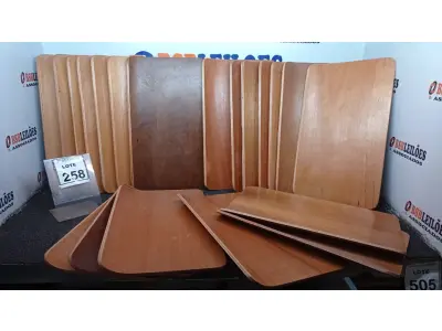 LOTE 258 - 20 PEÇAS DE MADEIRA. (NO ESTADO) ATENÇÃO! FAZER A VISITAÇÃO ANTES DE ARREMATAR, NÃO SABEMOS SE FUNCIONA, LEILÃO NÃO TEM GARANTIA E NEM DEVOLUÇÃO, SUJEITO A POSSÍVEIS AVARIAS VISÍVEIS/OCULTAS E/OU AUSÊNCIA DE COMPONENTES.