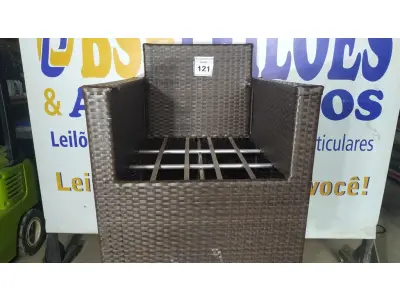 LOTE 121 - 01 POLTRONA DE JARDIM. (NO ESTADO EM QUE SE ENCONTRA. SUJEITO A AVARIAS OCULTAS/VISÍVEIS.) BH1653C