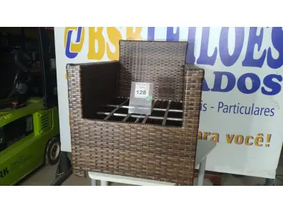 LOTE 128 - 01 POLTRONA DE JARDIM. (NO ESTADO EM QUE SE ENCONTRA. SUJEITO A AVARIAS OCULTAS/VISÍVEIS.) BH1569G