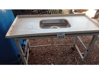 LOTE 322 - 01 PIA COM BASE DE FERRO. (NO ESTADO) ATENÇÃO! FAZER A VISITAÇÃO ANTES DE ARREMATAR, NÃO SABEMOS SE FUNCIONA, LEILÃO NÃO TEM GARANTIA E NEM DEVOLUÇÃO, SUJEITO A POSSÍVEIS AVARIAS VISÍVEIS/OCULTAS E/OU AUSÊNCIA DE COMPONENTES.