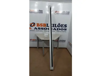 LOTE 270 - 01 TELA DE PROJEÇÃO RETRÁTIL. (NO ESTADO) ATENÇÃO! FAZER A VISITAÇÃO ANTES DE ARREMATAR, NÃO SABEMOS SE FUNCIONA, LEILÃO NÃO TEM GARANTIA E NEM DEVOLUÇÃO, SUJEITO A POSSÍVEIS AVARIAS VISÍVEIS/OCULTAS E/OU AUSÊNCIA DE COMPONENTES.